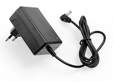 A C.C. da C.A. do plástico do ABS saída com poder 6W, CE Rohs da fonte de uma alimentação de 12 volts única alistou