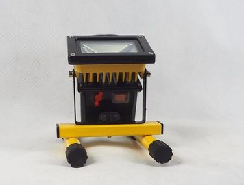 Luzes de inundação impermeáveis recarregáveis portáteis 10W do diodo emissor de luz 20W 30W 50W para a parte externa