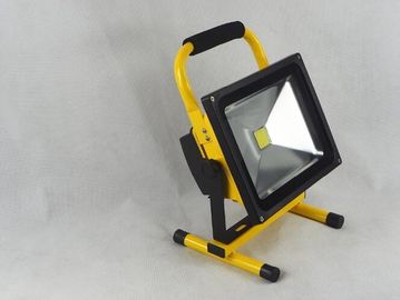 Luzes de inundação impermeáveis recarregáveis portáteis 10W do diodo emissor de luz 20W 30W 50W para a parte externa