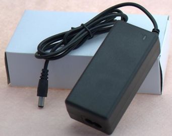 Adaptador preto da alimentação de DC da C.A. da montagem da parede de 12V 2.5A 3A 5A com Au do Eu nós tomadas britânicas para a lâmpada conduzida