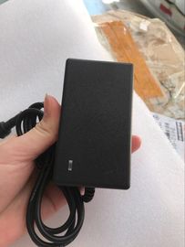 carregador de bateria do Li-íon de 12.6V 2A, adaptador da alimentação de DC da C.A. para o bloco da bateria, cor preta, conector custmized da C.C.